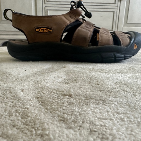 Men’s 9.5 Keen waterproof hiking sandals main image 6
